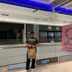 Meet your Posher, Simon